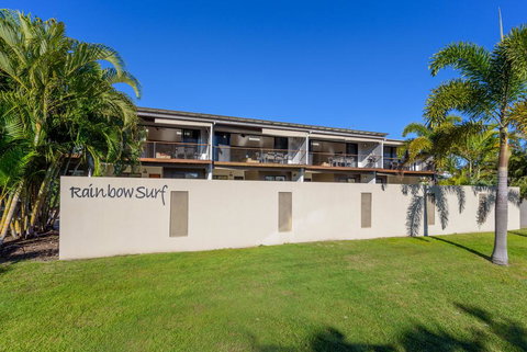 Unit 3 Rainbow Surf - Modern, Double Storey Townhouse With Large Shared Pool, Close To Beach And Shop - Darwin Holiday 2