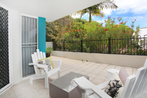 Unit 3, On The Park, 22 Frank Street Coolum Beach, 400 BOND, LINEN INCLUDED - Darwin Holiday 1