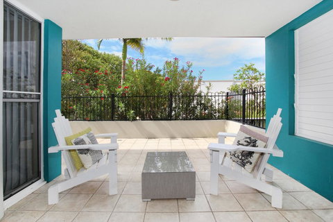 Unit 3, On The Park, 22 Frank Street Coolum Beach, 400 BOND, LINEN INCLUDED - Darwin Holiday 0