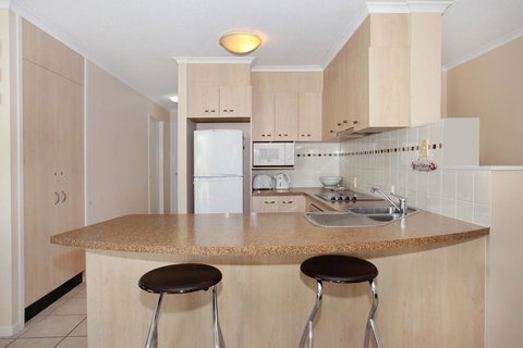 Unit 3, On The Park, 22 Frank Street Coolum Beach, 400 BOND, LINEN INCLUDED - Darwin Holiday 3