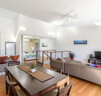 Unit 4 Rainbow Surf - Modern double storey townhouse with large shared pool close to beach and shop - Darwin Holiday