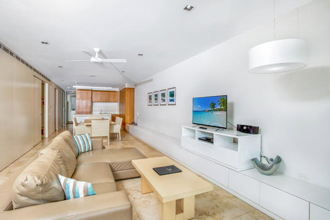 Unit 8 Plantation Resort - Rainbow Beach, Plantation Resort, Air Conditioned, Pool And Outdoor Spa - Darwin Holiday 1