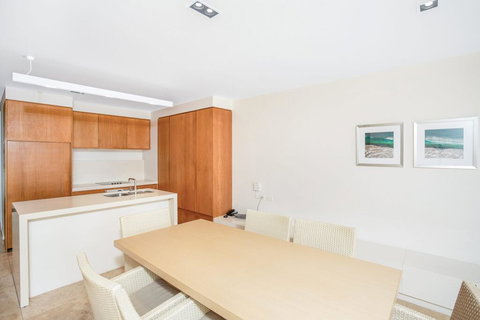 Unit 8 Plantation Resort - Rainbow Beach, Plantation Resort, Air Conditioned, Pool And Outdoor Spa - Darwin Holiday 2