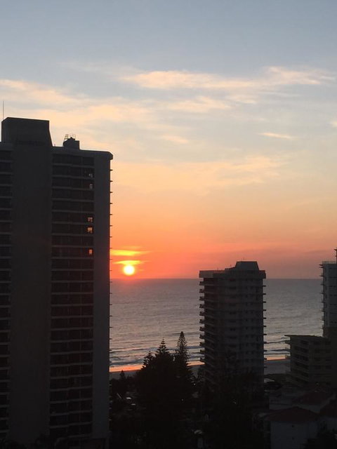 Upmarket Resort At Beach Surfers Paradise URGC - Darwin Holiday 2