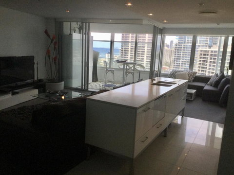 Upmarket Resort At Beach Surfers Paradise URGC - Darwin Holiday 3
