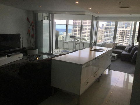 Upmarket Resort At Beach Surfers Paradise URGC - Darwin Holiday 3