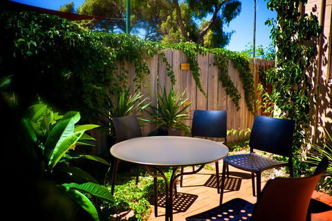 UrbanStyle Claremont Apartment - Darwin Holiday 1