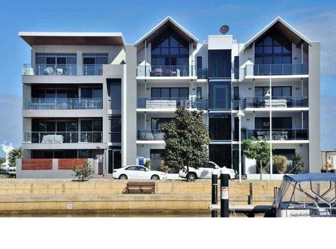 Venetian Canal 1 Bedroom Apartment - Darwin Holiday 0