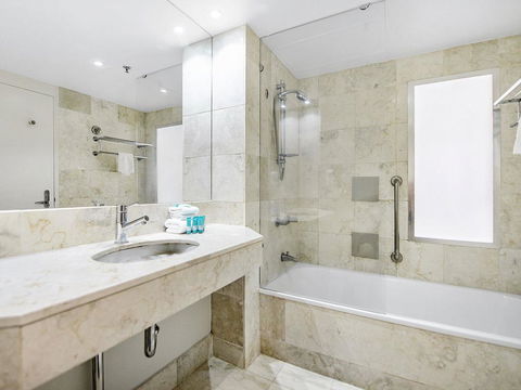 View - In Heart Of Surfers Paradise - Darwin Holiday 2