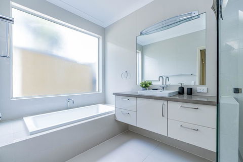 VIEWS FOREVER - INVERLOCH - Darwin Holiday 3