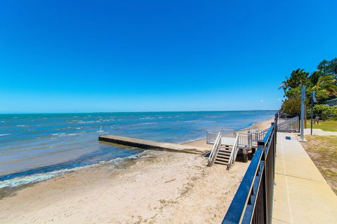 Views, Pool, Air Conditioning - Karoonda Sands Welsby Pde, Bongaree - Darwin Holiday 3