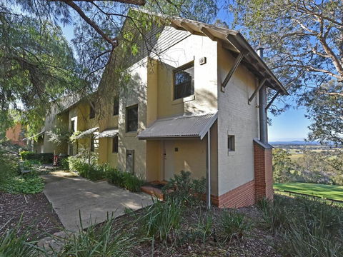 Villa 2br 540 Greenview Resort Condo Located Within Cypress Lakes Resort Nothing Is More Central - Darwin Holiday 3