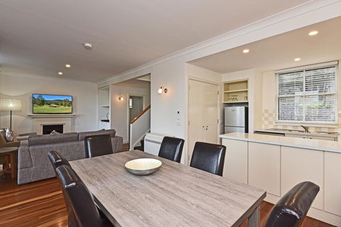 Villa 2br Grange Resort Condo Located Within Cypress Lakes Resort (nothing Is More Central) - Darwin Holiday 1