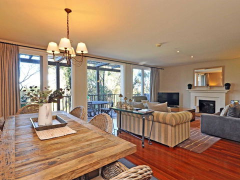 Villa 3br Beaujolais Luxe + Style Resort Condo Located Within Cypress Lakes Resort (nothing Is More Central) - Darwin Holiday 0