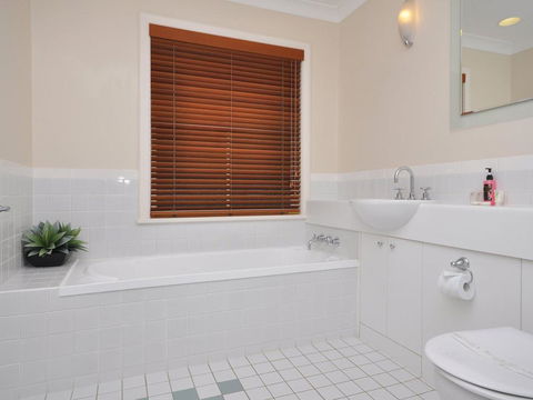 Villa 3br Vista Resort Condo Located Within Cypress Lakes Resort (nothing Is More Central) - Darwin Holiday 1