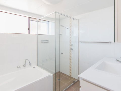 Villa Capri 3, Just A Hop, Skip And Jump To Bowling Club - Darwin Holiday 1