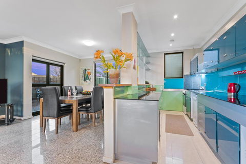 Villa De Marseilles - Melbourne - Darwin Holiday 2