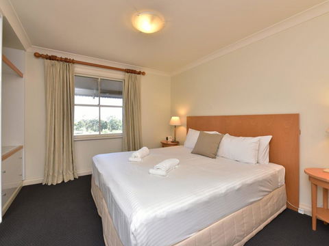 Villa Executive 2br Ferre Resort Condo Located Within Cypress Lakes Resort (nothing Is More Central) - Darwin Holiday 2