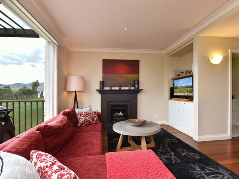 Villa Executive 2br Moscato Resort Condo Located Within Cypress Lakes Resort (nothing Is More Central) - Darwin Holiday 3