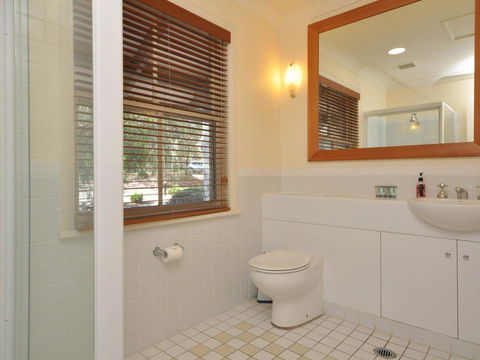 Villa Executive 2br Petit Verdot Resort Condo Located Within Cypress Lakes Resort (nothing Is More Central) - Darwin Holiday 2