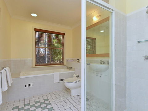 Villa Executive 2br Pokolbin Resort Condo Located Within Cypress Lakes Resort (nothing Is More Central) - Darwin Holiday 2