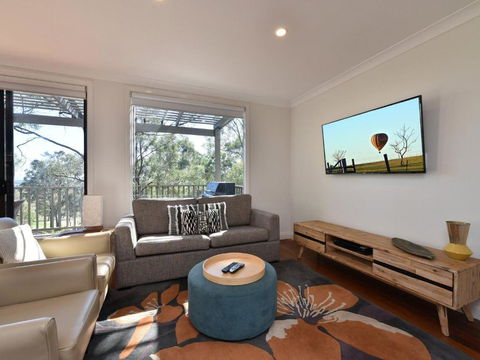 Villa Executive 2br Quattro Resort Condo Located Within Cypress Lakes Resort (nothing Is More Central) - Darwin Holiday 1