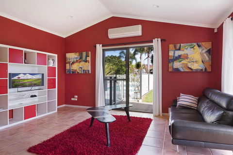 Village Drive 31 Ulladulla - Darwin Holiday 1