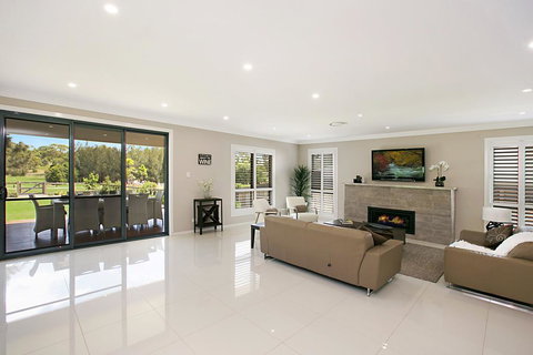 Vin De Vie - Darwin Holiday 2