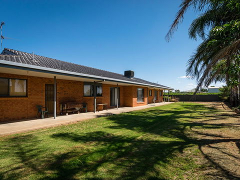 Vineyard Retreat Mildura - Darwin Holiday 2