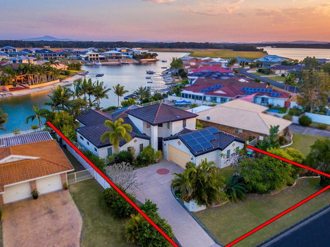 Vista Del Mare - 81 Witonga Drive Yamba Family Home On Water. - Darwin Holiday 2