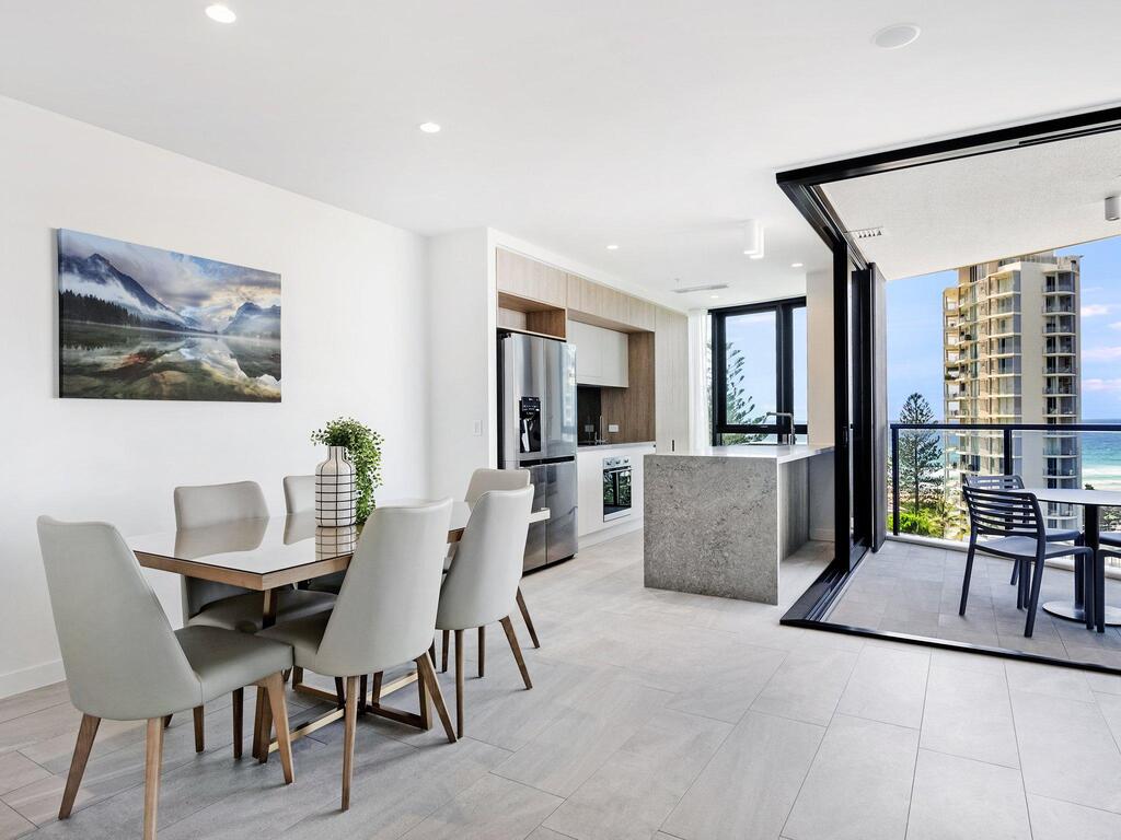 Broadbeach QLD Darwin Holiday