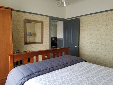 Wagga Wagga Country Cottages - Darwin Holiday 1