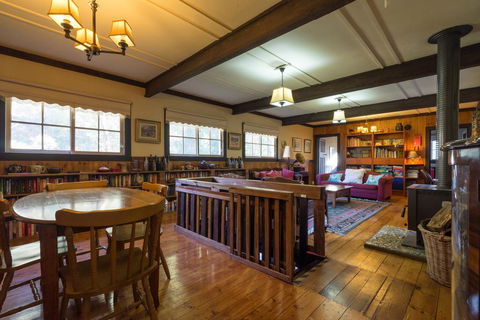 Walhalla Coach House - Darwin Holiday 3