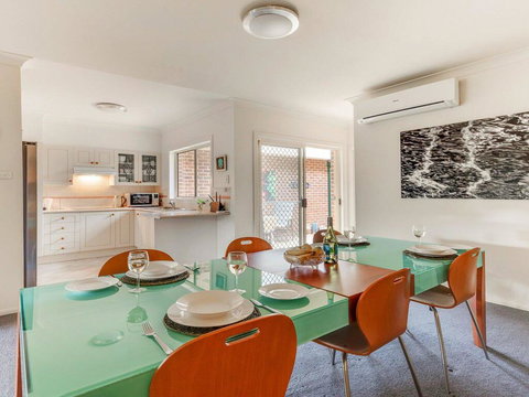 Walling-Clifton Gardens - Backing Onto Golf Course - Darwin Holiday 3