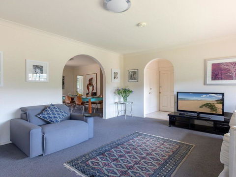 Walling-Clifton Gardens - Backing Onto Golf Course - Darwin Holiday 2