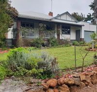 Walnut Cottage - 2 bedroom pet friendly country cottage - Darwin Holiday