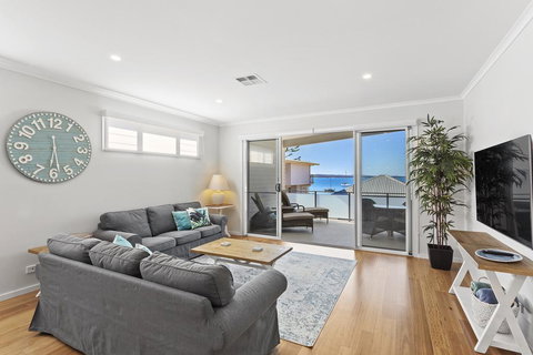 Wanda Waterfront Retreat - Beautiful Beach House - Darwin Holiday 2