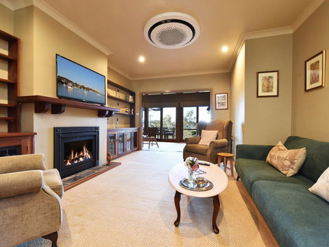 Wangi Waterfront Delight 4br Waterfront Reserve Home - Darwin Holiday 0