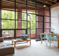 Warehouse Apartment with Balcony in Trendy Area - Darwin Holiday