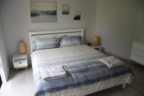 Warnbro Beach Family Accommodation - Darwin Holiday 0