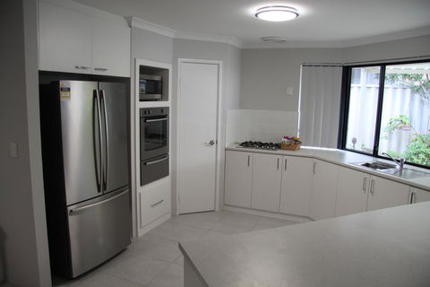 Warnbro Beach Family Accommodation - Darwin Holiday 1