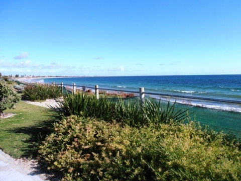 Warnbro Beach Family Accommodation - Darwin Holiday 3