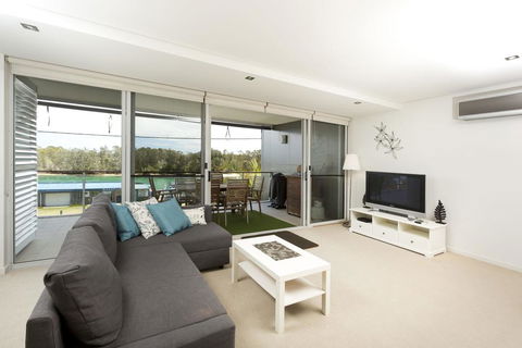 Waterline 202 - Darwin Holiday 0