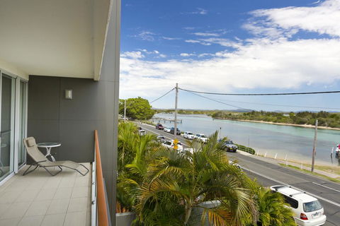 Waterline 202 - Darwin Holiday 3