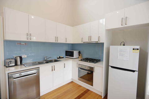 Apollo Bay Seal Apartments - Darwin Holiday 24