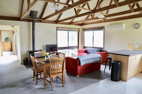 Red Ceder Cottage - Great Ocean Road - Port Campbell - Darwin Holiday 12