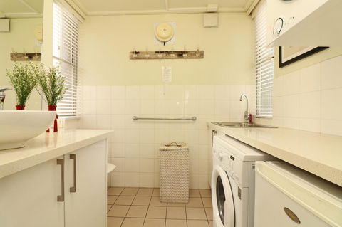 Colour Pop Fitzroy - 3 Bedroom Pet Friendly - Darwin Holiday 18