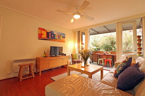 Colour Pop Fitzroy - 3 Bedroom Pet Friendly - Darwin Holiday 1