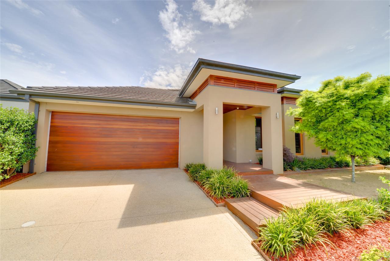 Newington VIC Darwin Holiday