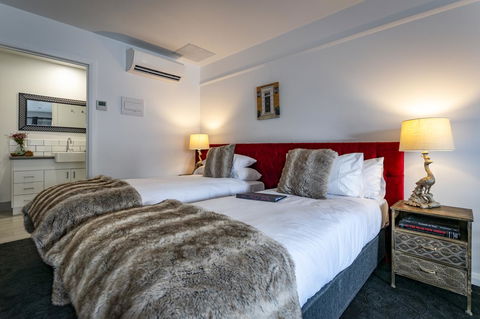 Daylesford Art Motel - Darwin Holiday 3